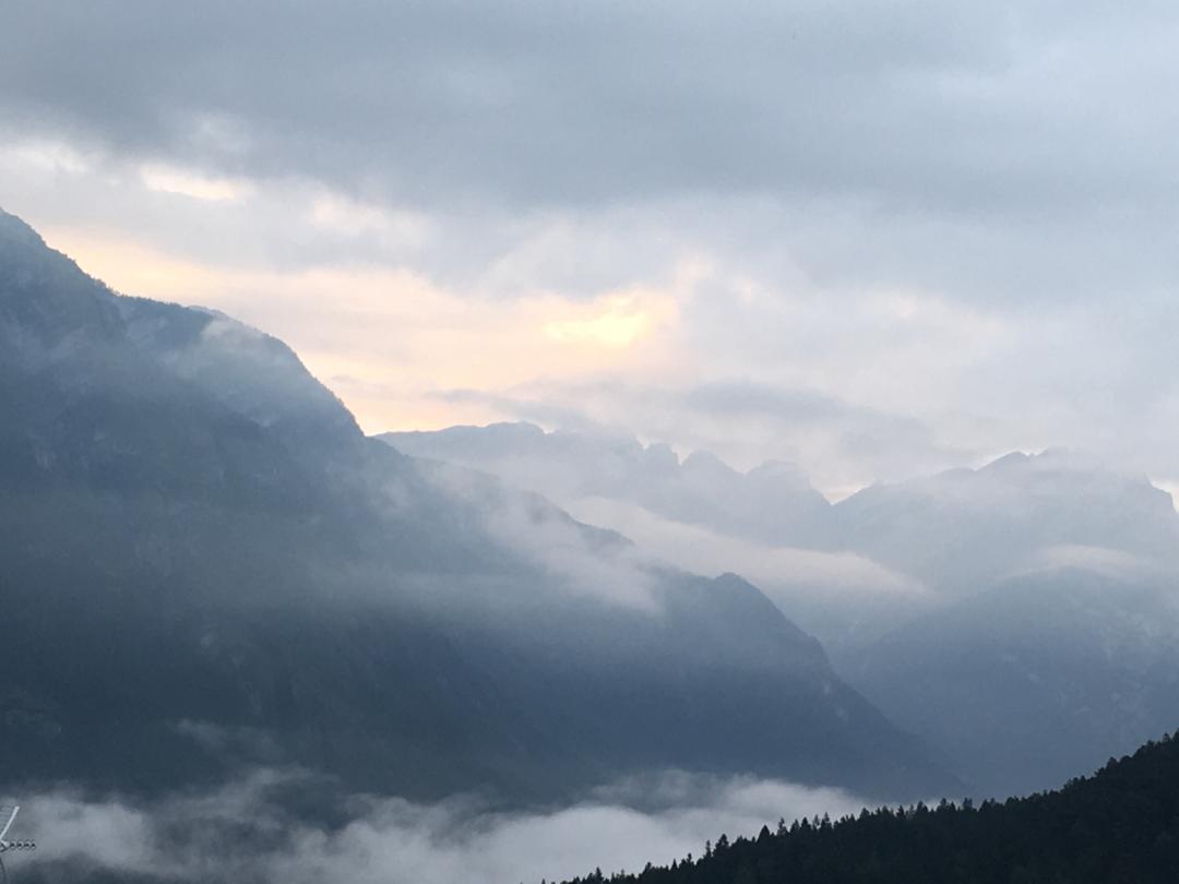 Cloud/Mountain landscape