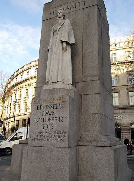 Monument en pierre à Edith Cavell à Londres