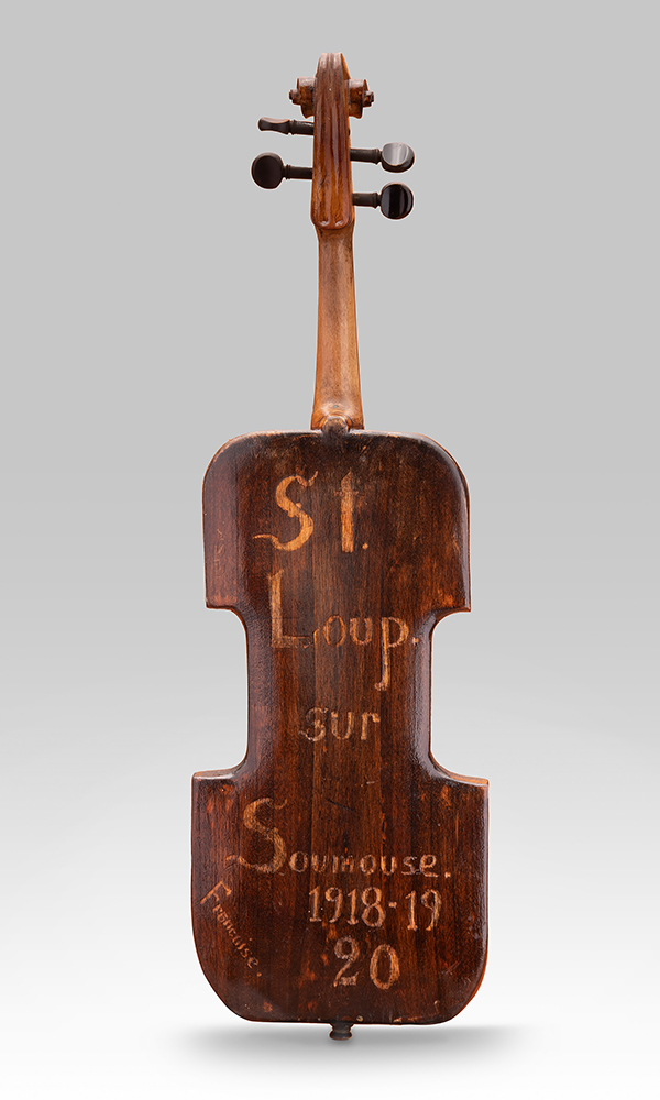 Photographie moderne du dos d'un violon en bois fait main