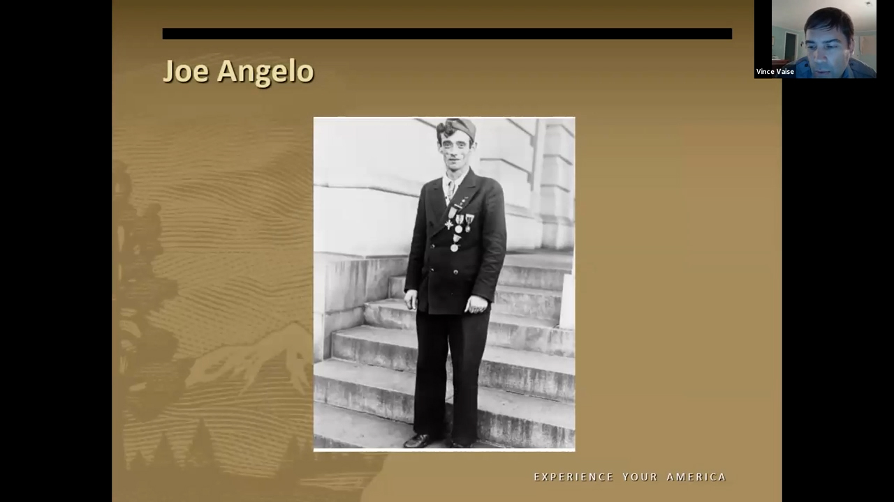 Portrait photographique d'un homme blanc mince en uniforme militaire de la Première Guerre mondiale décoré de médailles