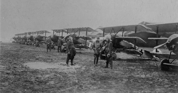 Germans conduct air raid on Paris