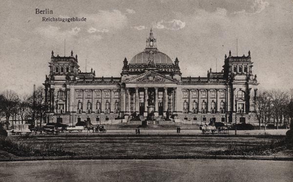 German women demonstrate for peace
