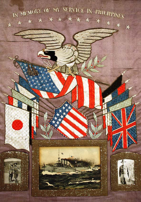une plaque souvenir trapunto (motif matelassé décoratif en haut-relief) du service du caporal George Andrew Jensen aux Philippines