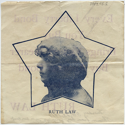 نشرة ممسوحة ضوئيًا مع صورة مطبوعة لـ Ruth Law في الملف الشخصي