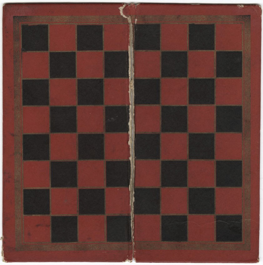 Photographie moderne d’un damier noir et rouge usé qui se plie au milieu.