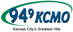 نص الشعار: 94.9 KCMO / أعظم الفعاليات في مدينة كانساس